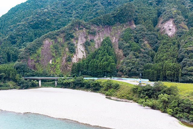 田長の猪岩