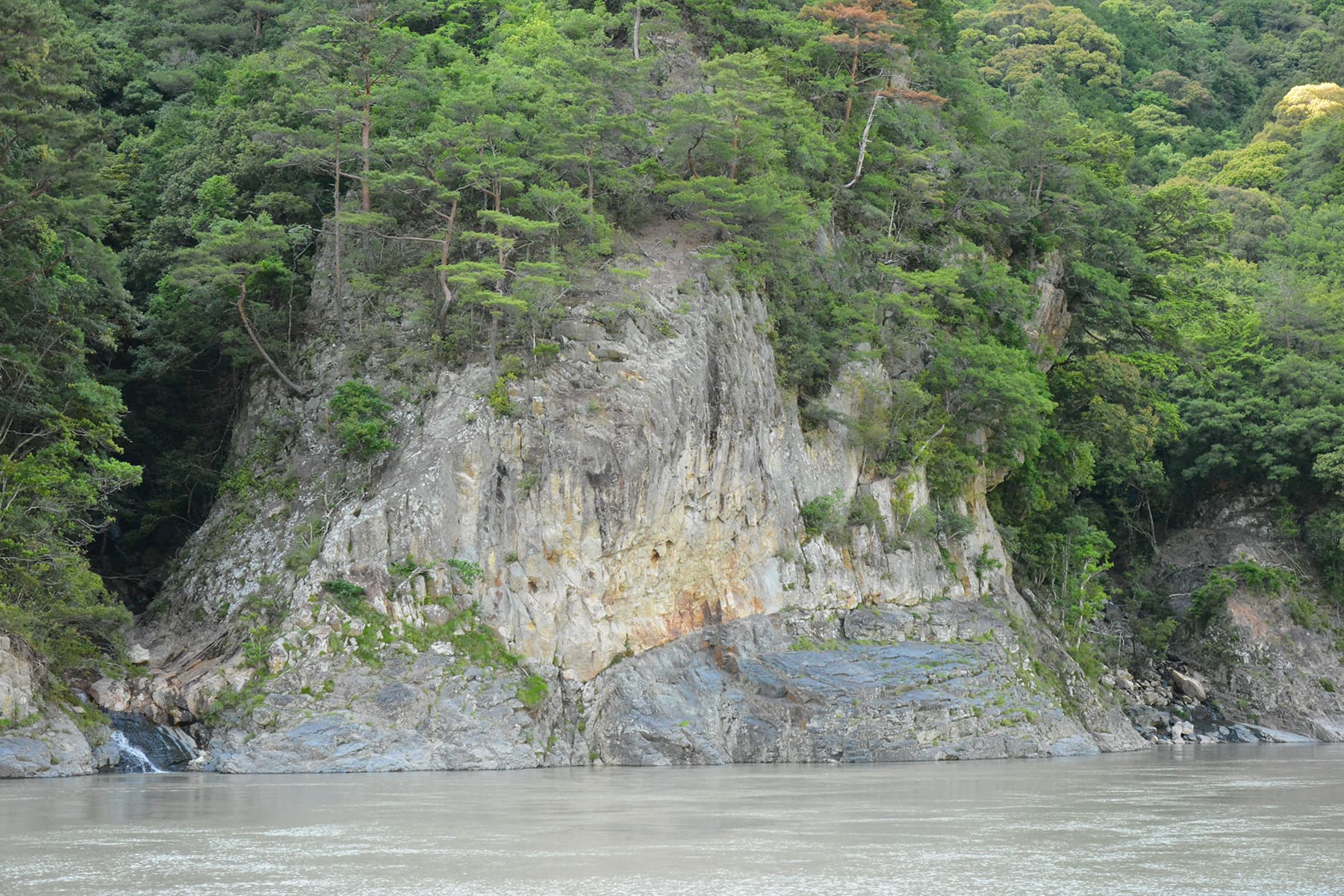 椋呂の火成岩