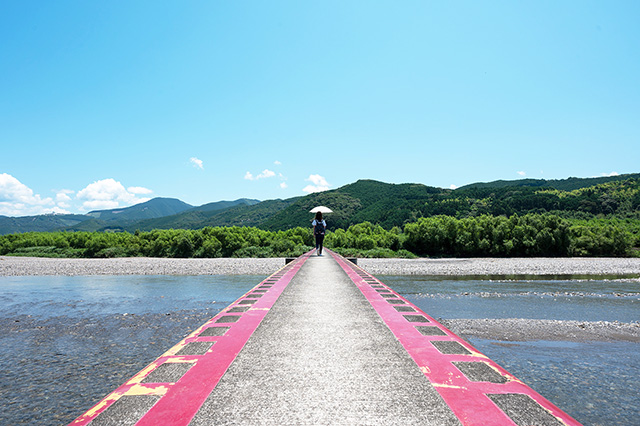 富田川の潜水橋