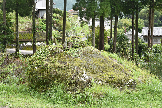 色川の土石流犠牲者供養岩